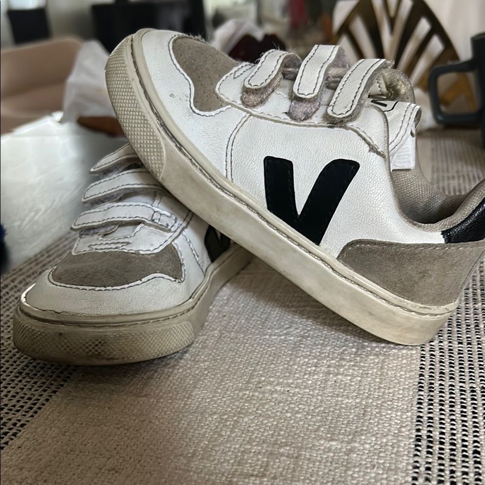 Veja White and Black Sneakers Classic Design